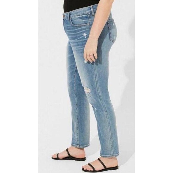 NWT Torrid Womens Plus Size Boyfriend Straight Distressed Jeans 22XS Extra Short - Picture 2 of 5